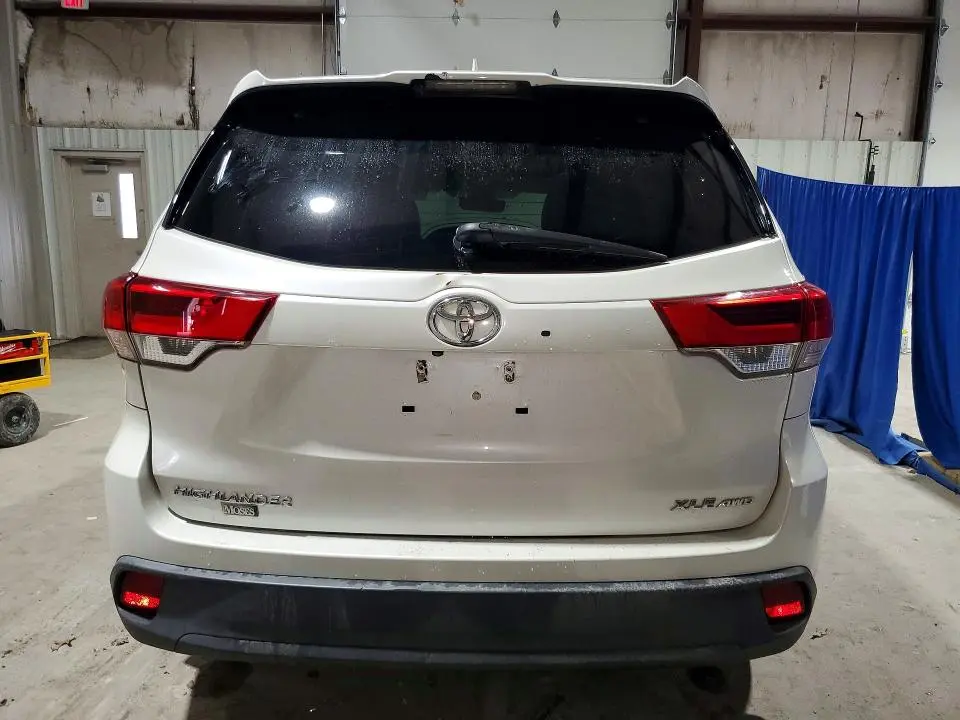 2019 TOYOTA HIGHLANDER XLE  