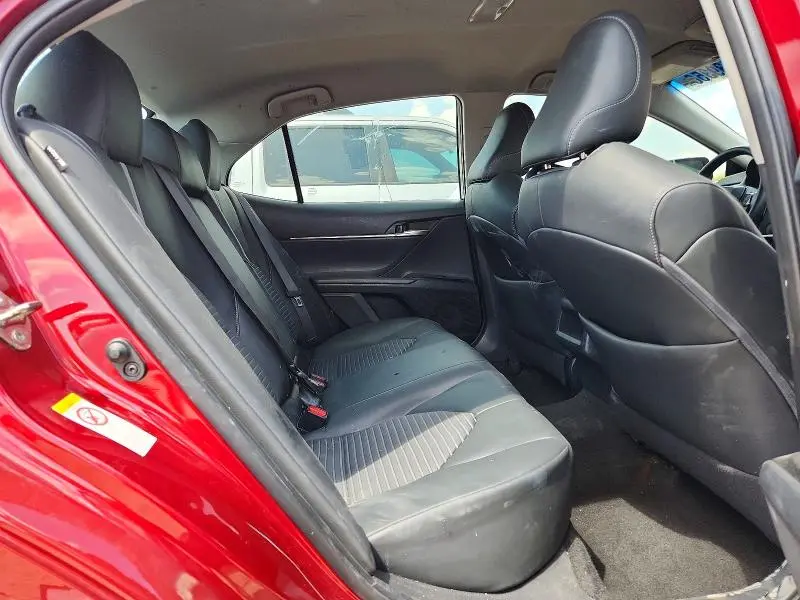 2018 TOYOTA CAMRY SE  