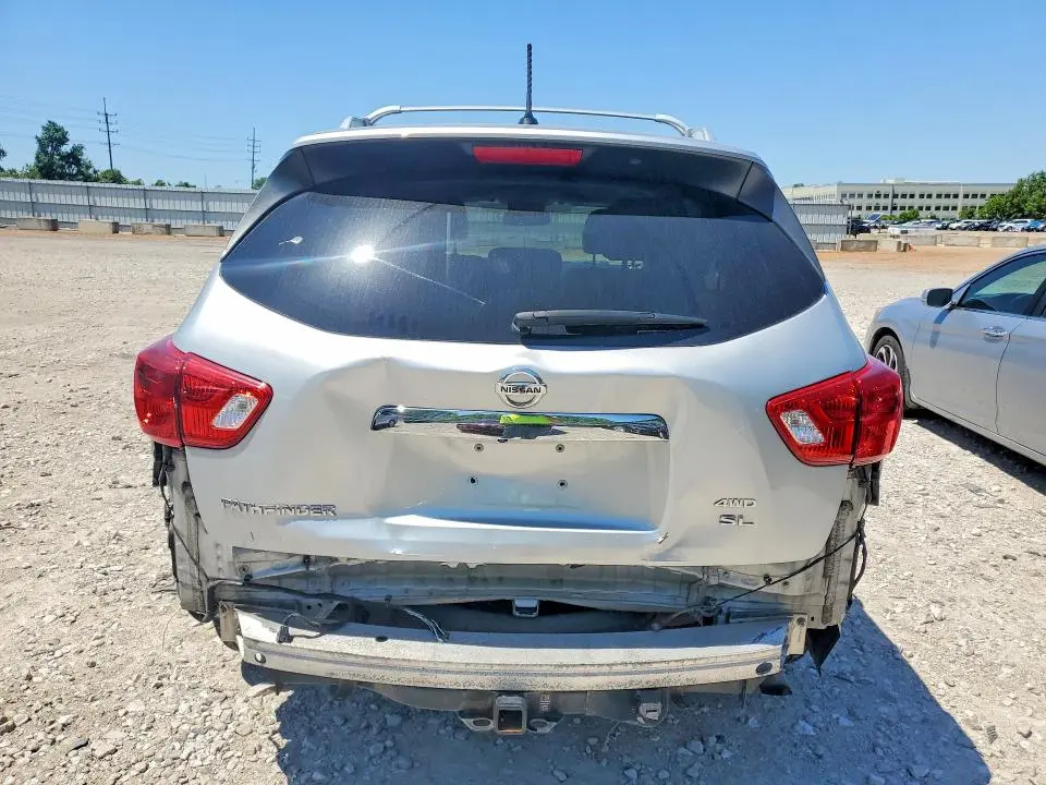 2018 NISSAN PATHFINDER SL  