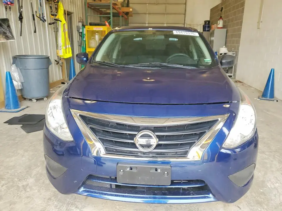 2018 NISSAN VERSA SV  