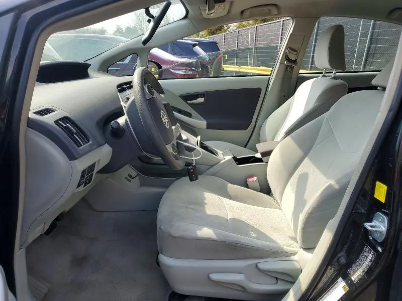 2010 TOYOTA PRIUS III  