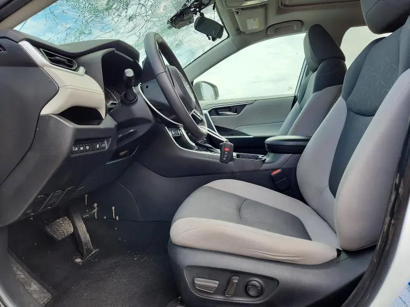 2022 TOYOTA RAV4 XLE  