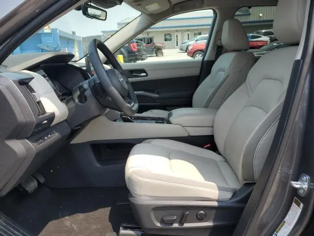 2024 NISSAN PATHFINDER SL  