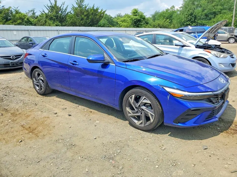 2025 HYUNDAI ELANTRA SEL  