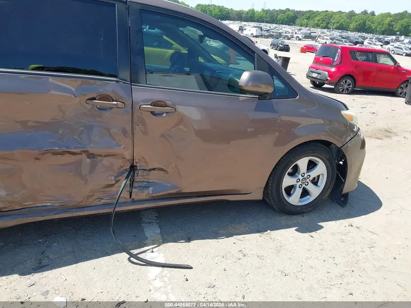 2018 TOYOTA SIENNA LE 8 PASSENGER