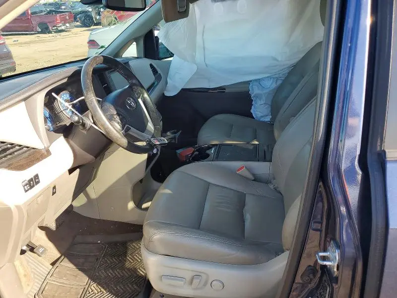 2018 TOYOTA SIENNA XLE 7-PASSENGER  