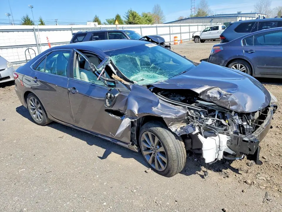 2016 TOYOTA CAMRY XLE  