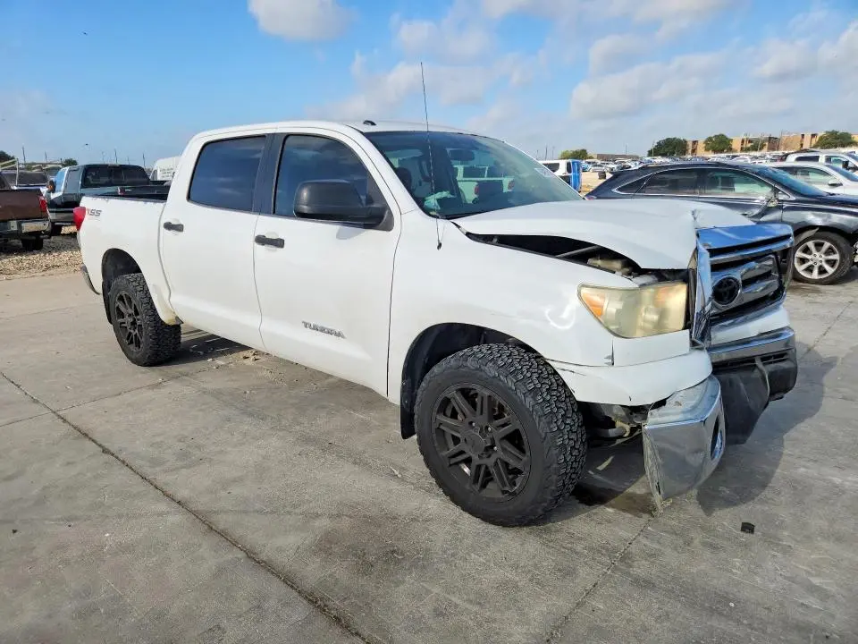 2013 TOYOTA TUNDRA CREWMAX SR5  