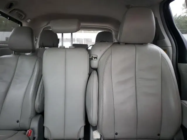 2014 TOYOTA SIENNA XLE  