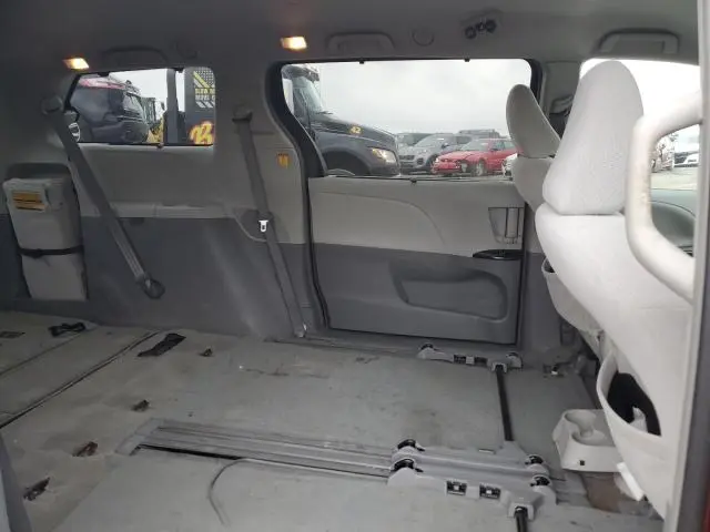 2012 TOYOTA SIENNA LE  