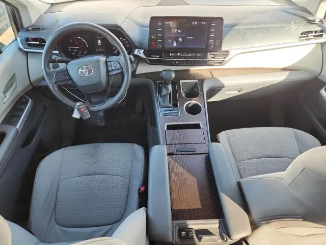 2023 TOYOTA SIENNA LE  