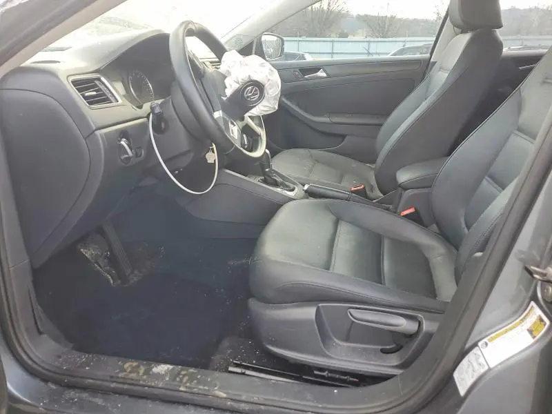 2012 VOLKSWAGEN JETTA SE  