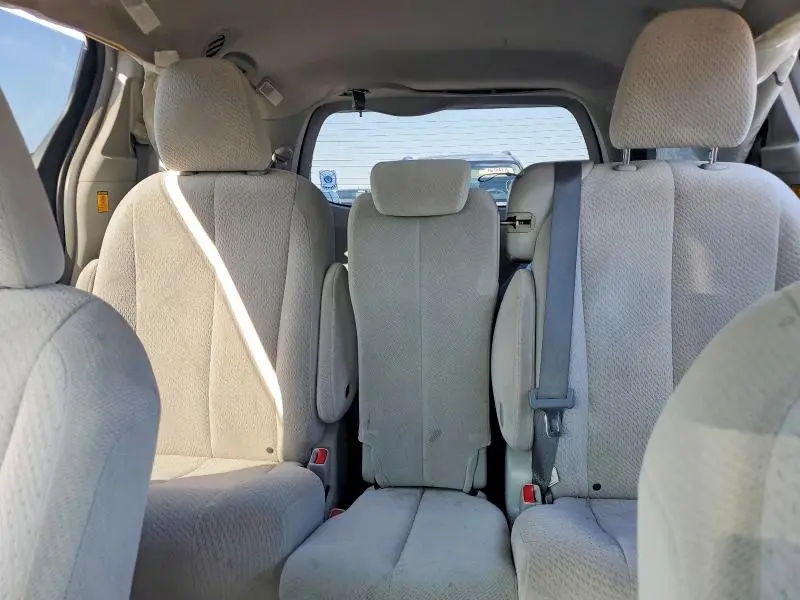 2013 TOYOTA SIENNA LE  