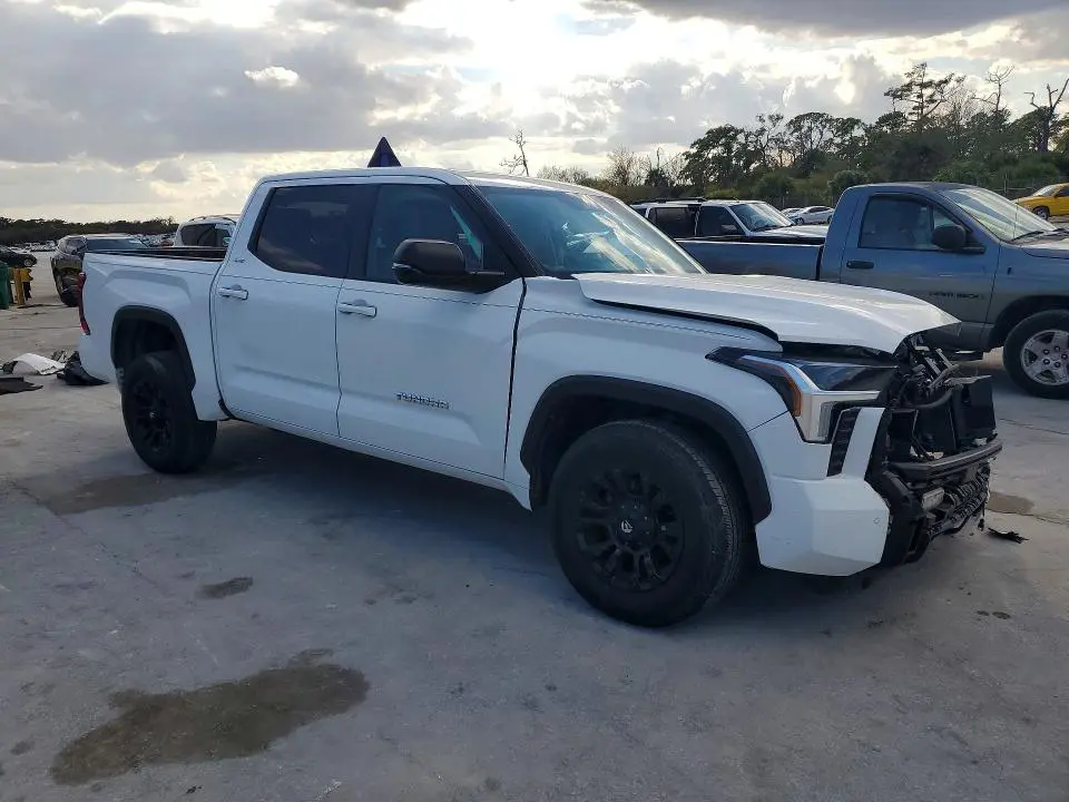 2024 TOYOTA TUNDRA CREWMAX SR  