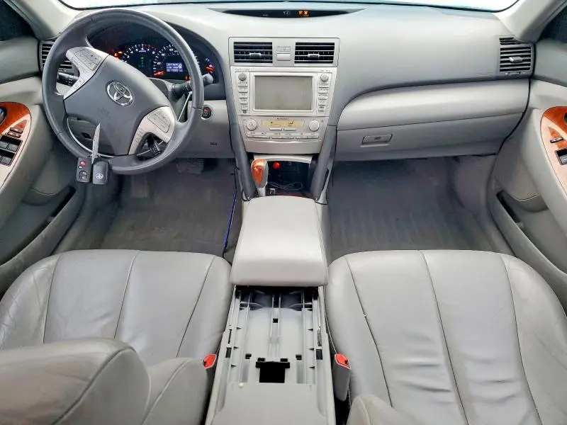 2011 TOYOTA CAMRY XLE  