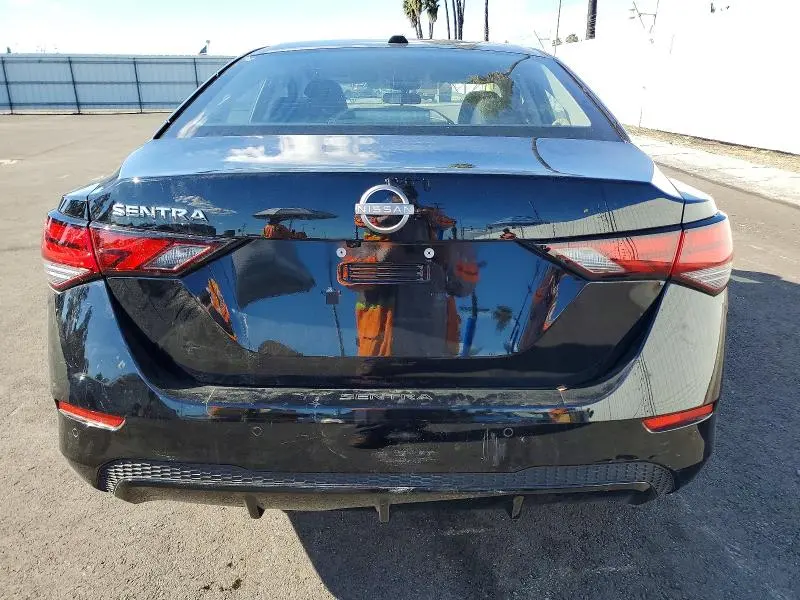 2025 NISSAN SENTRA SV  