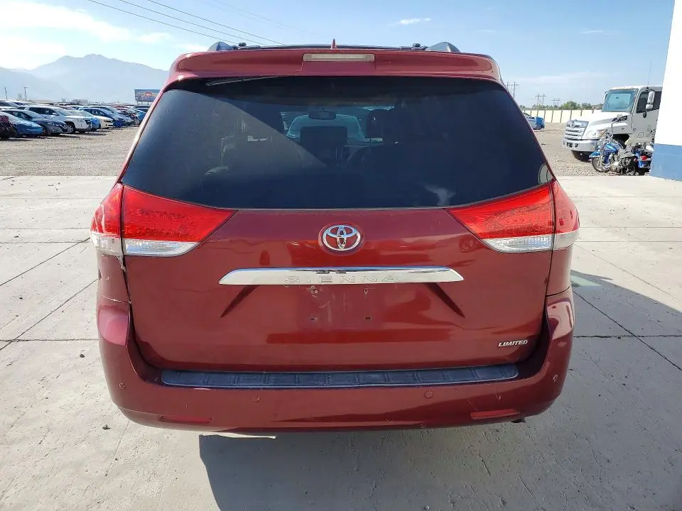 2011 TOYOTA SIENNA LIMITED 7-PASSENGER  