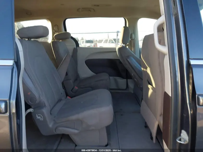 2021 CHRYSLER VOYAGER LX