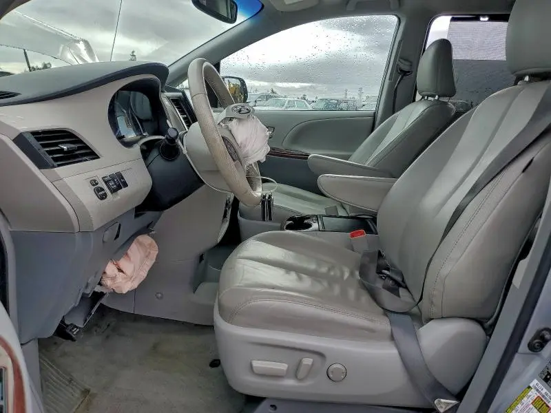 2014 TOYOTA SIENNA XLE  