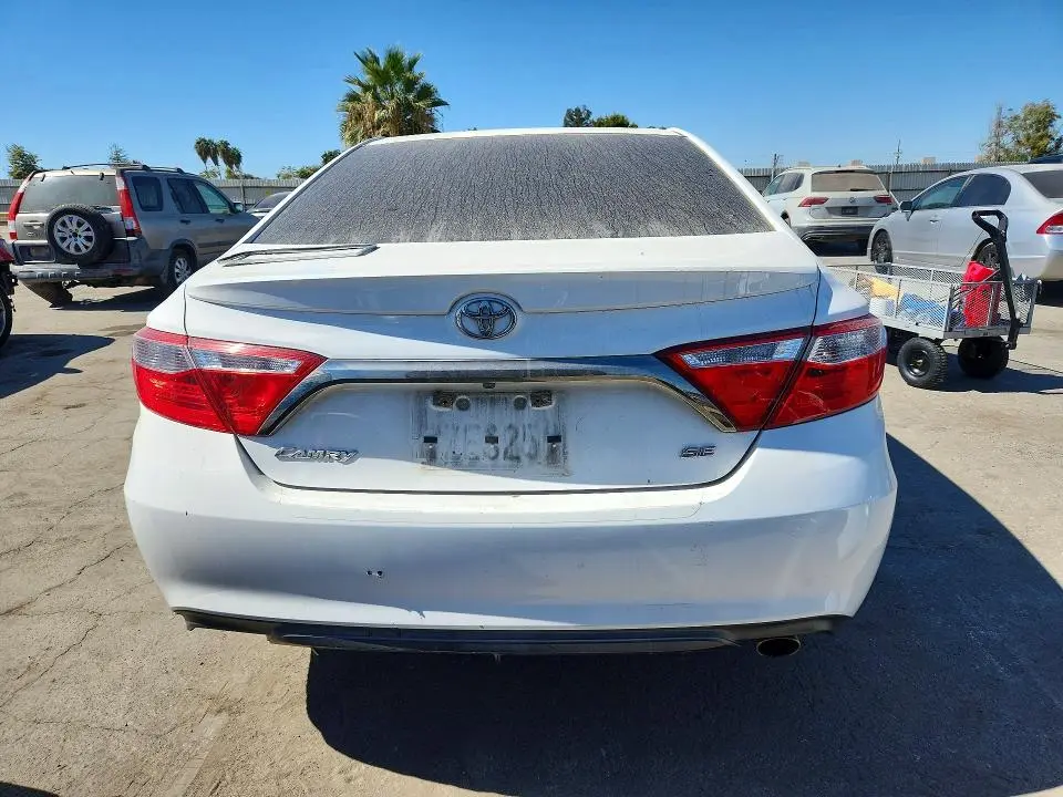 2017 TOYOTA CAMRY SE  