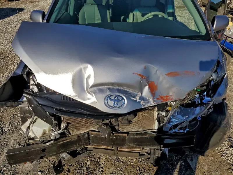 2013 TOYOTA SIENNA LE  