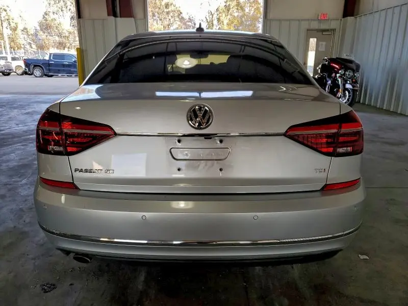 2017 VOLKSWAGEN PASSAT   