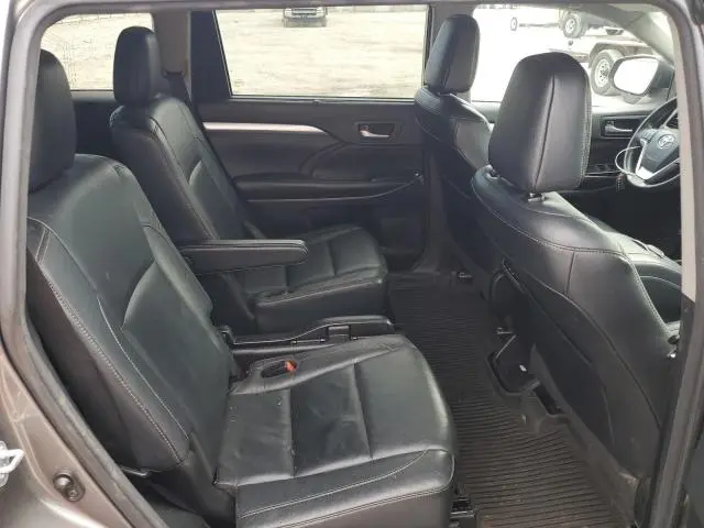 2018 TOYOTA HIGHLANDER SE  