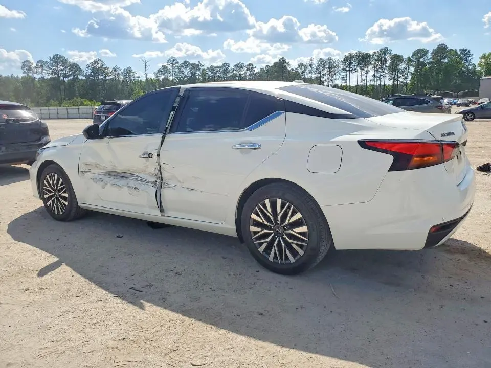 2024 NISSAN ALTIMA SV  