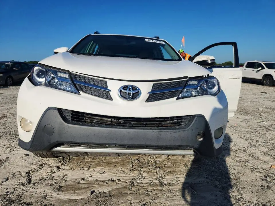 2014 TOYOTA RAV4 XLE  