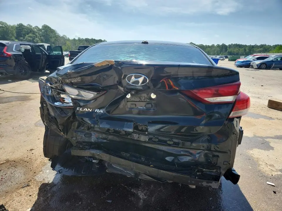 2017 HYUNDAI ELANTRA SE  