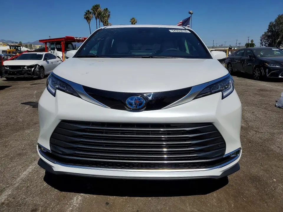 2025 TOYOTA SIENNA LIMITED 7-PASSENGER  