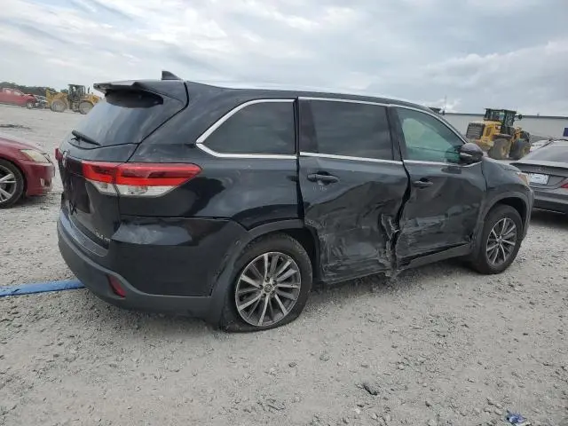2019 TOYOTA HIGHLANDER SE  