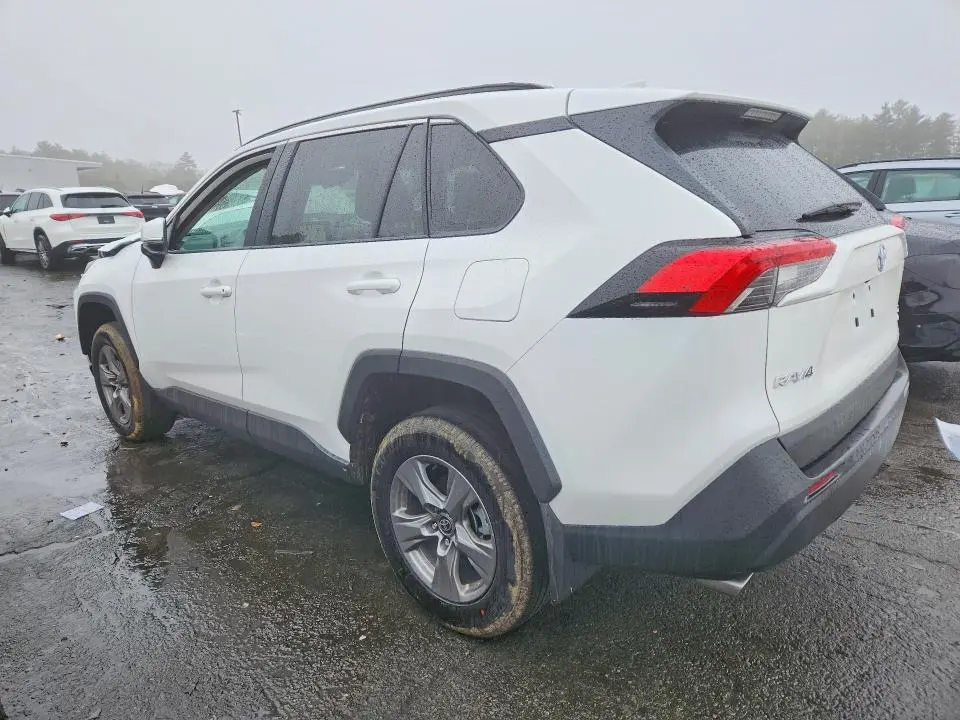 2025 TOYOTA RAV4 XLE  