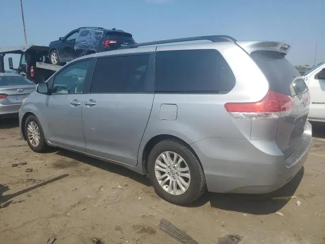 2014 TOYOTA SIENNA XLE