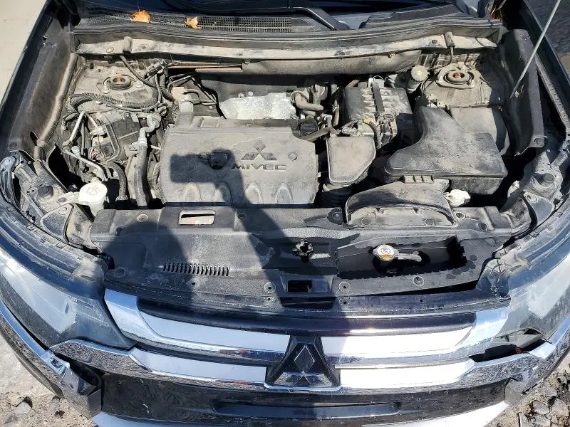 2016 MITSUBISHI OUTLANDER SE  