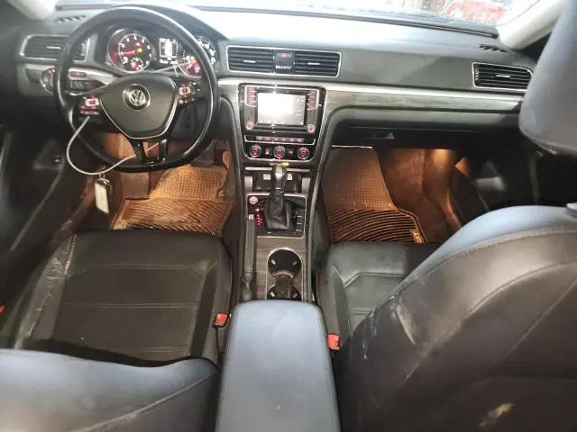 2018 VOLKSWAGEN PASSAT SE  