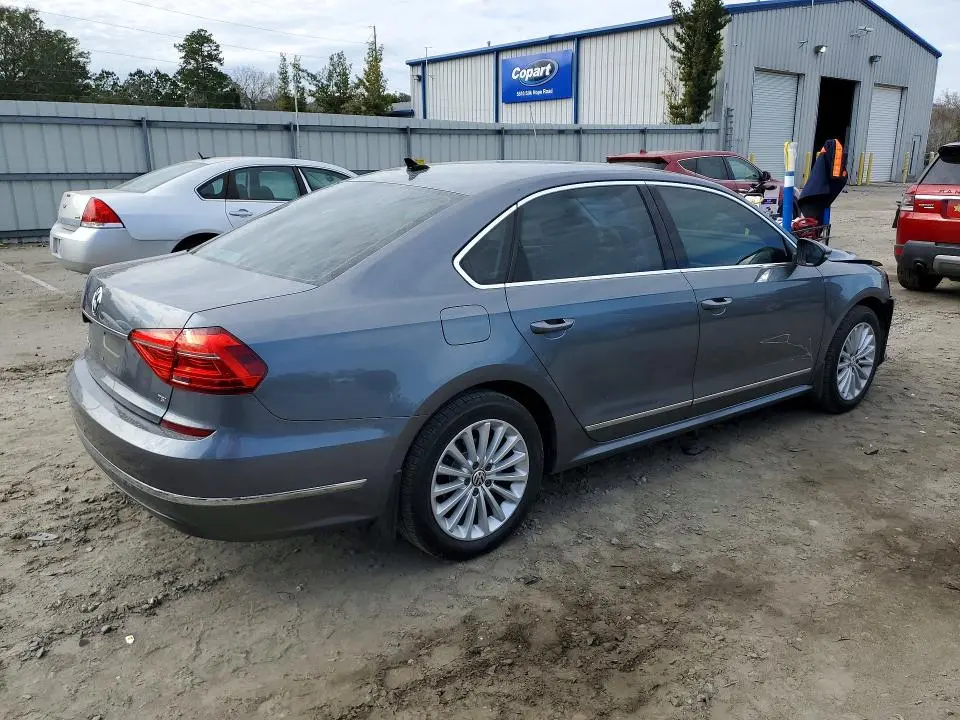 2016 VOLKSWAGEN PASSAT SE  