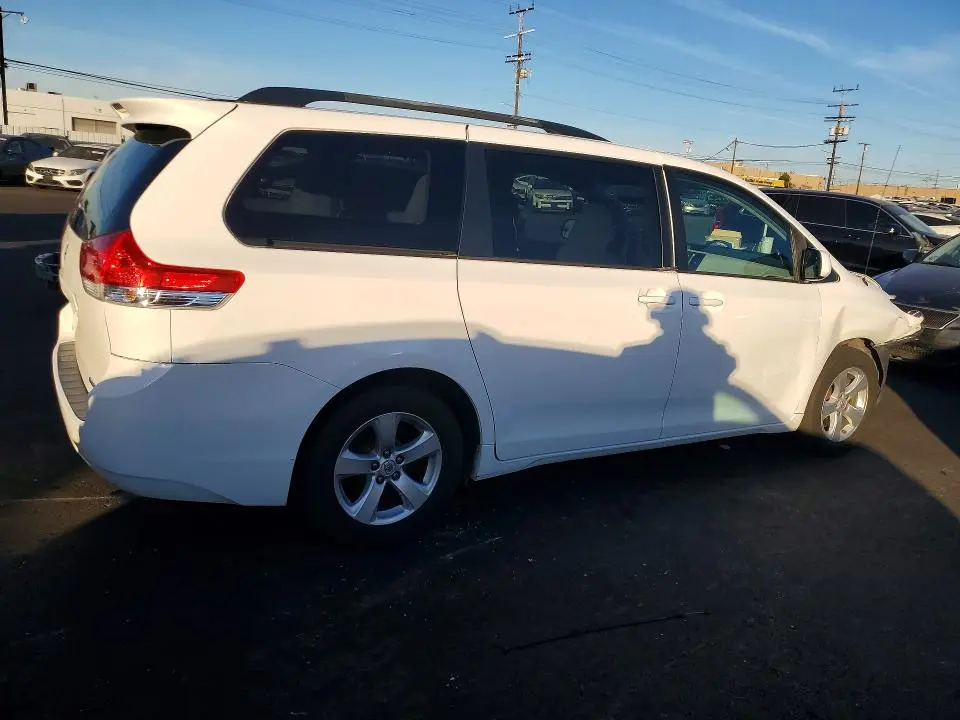 2014 TOYOTA SIENNA   