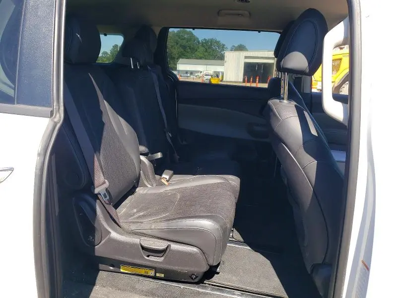 2025 KIA CARNIVAL EX  