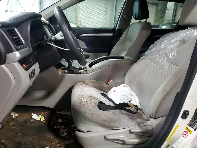 2016 TOYOTA HIGHLANDER LE  