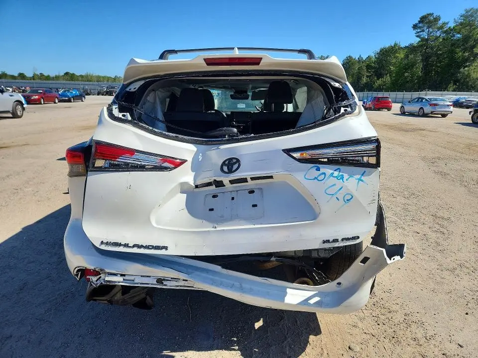 2021 TOYOTA HIGHLANDER XLE  