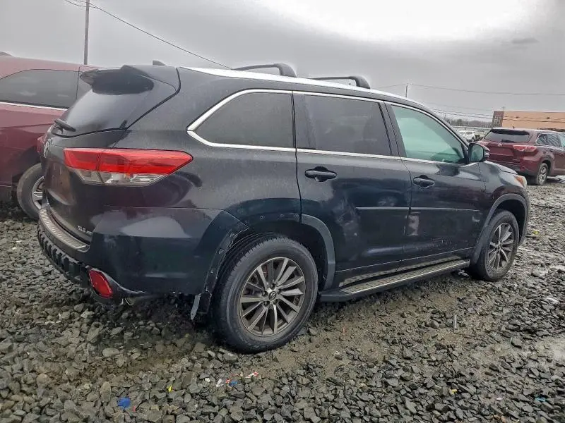 2018 TOYOTA HIGHLANDER SE  