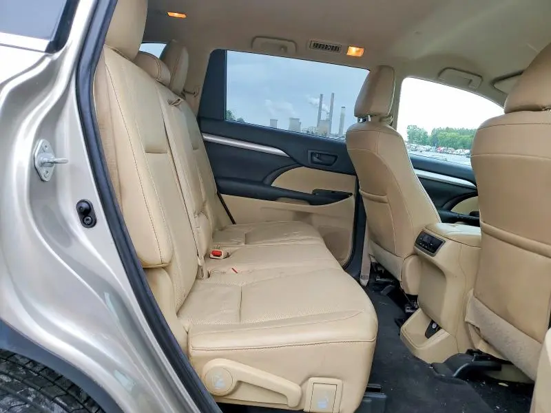 2015 TOYOTA HIGHLANDER LE PLUS  