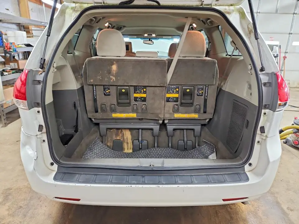 2014 TOYOTA SIENNA LE  