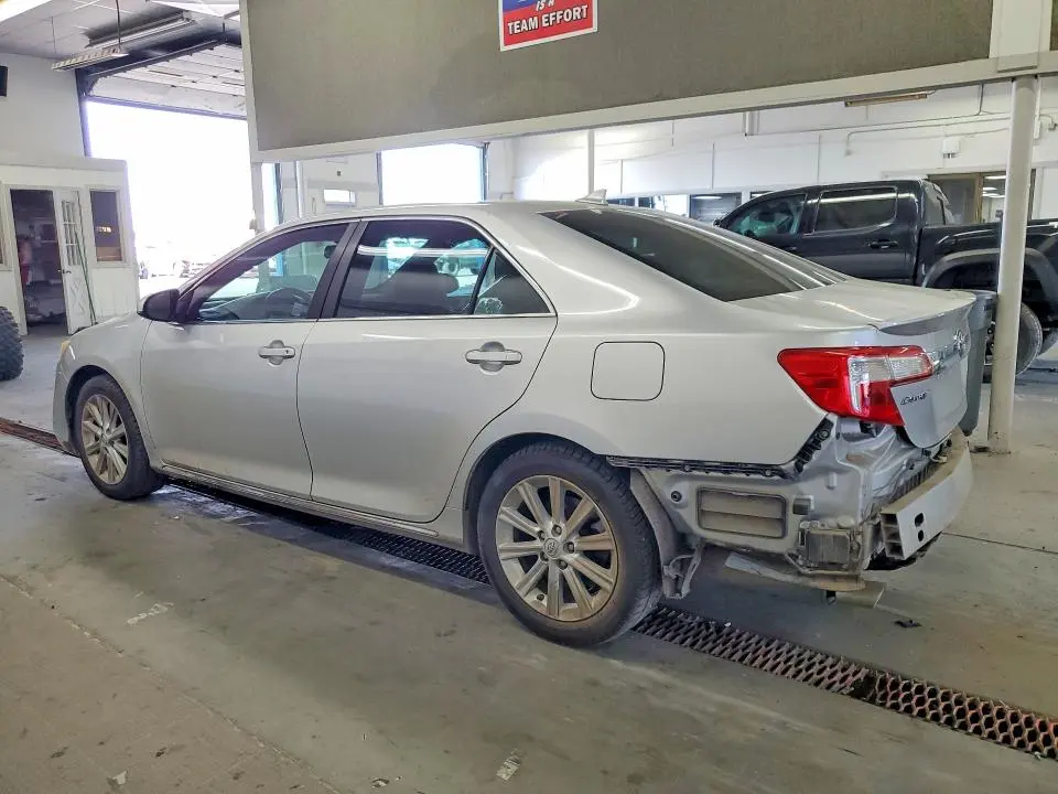 2014 TOYOTA CAMRY XLE V6  