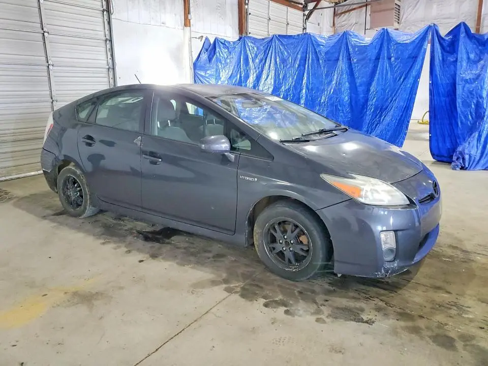 2010 TOYOTA PRIUS III  