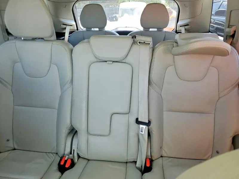 2021 VOLVO XC90 T6 MOMENTUM  