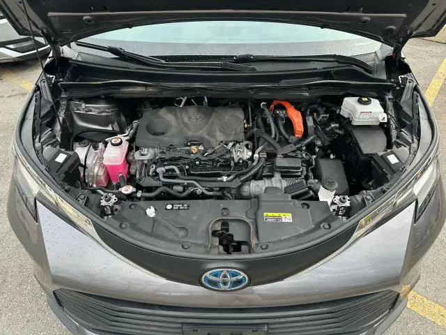 2022 TOYOTA SIENNA LE  