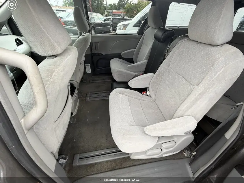 2017 TOYOTA SIENNA LE 8 PASSENGER