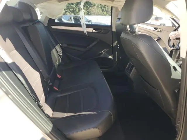 2013 VOLKSWAGEN PASSAT SE  